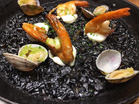 squid ink paella