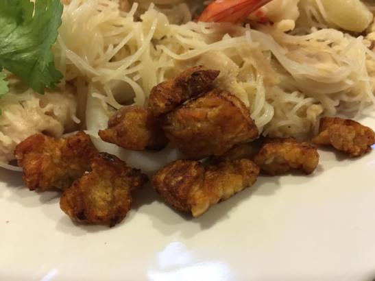 white bee hoon & lau pok (crispy lard)