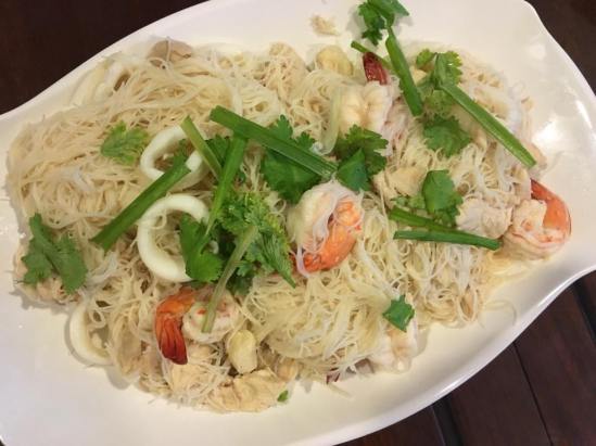 very moist & stock infused white beehoon