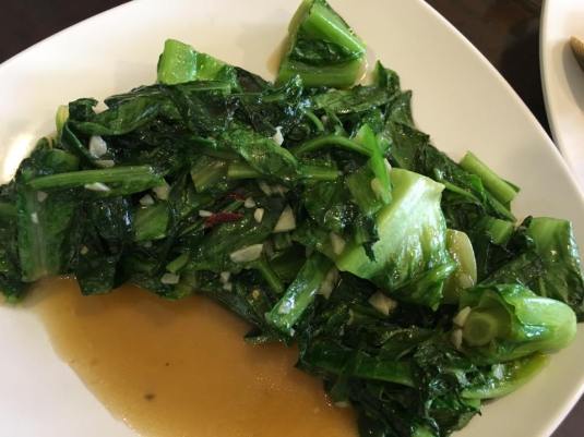 stir-fried romaine lettuce 油麦菜
