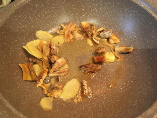 sliced ginger & salted fish