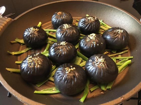 charcoal shengjianbao 生煎包