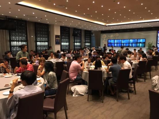 chui huay lim - very crowded