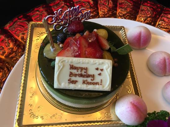 flor-patissierie-cake-with-complimentary-longevity-buns2