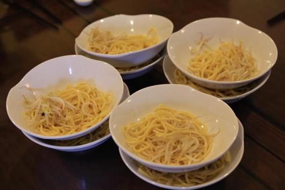 noodles with bean sprouts