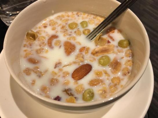 Krisflyer gold lounge food