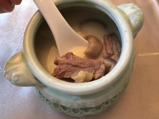 pig intestine soup 猪肚汤