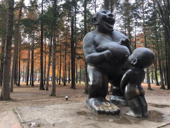 happy mother nursing sculture, nami Island 남이선 南怡岛