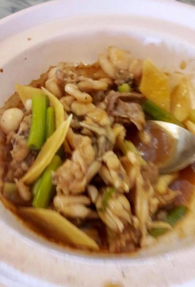 claypot froglegs = medium for S$24