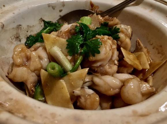 claypot frogleg with sprong onions & ginger 姜葱田鸡 - S$16