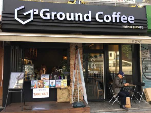 café near entrance to gwangjang market @ Jongno 5 station