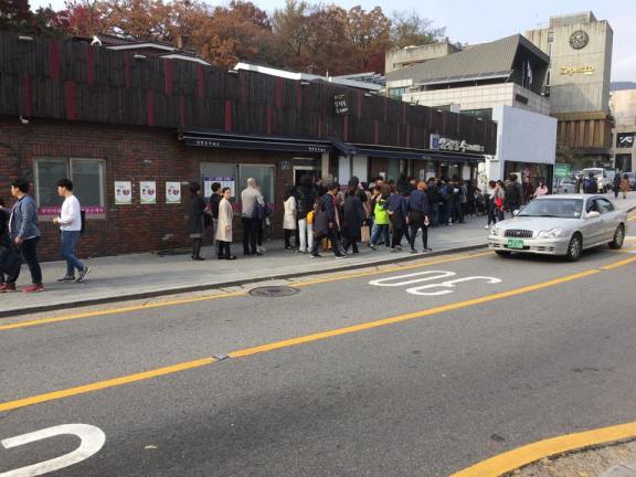 long queue at this restaurant