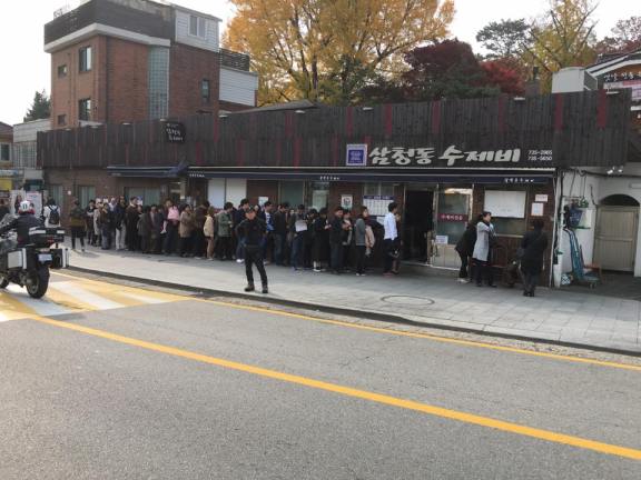 long queue at this restaurant
