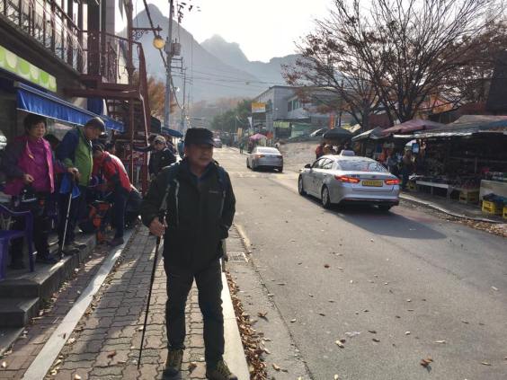 walking-to-the-trailhead3