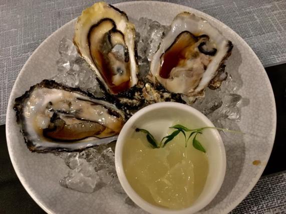 wed ladies night S$2 oysters
