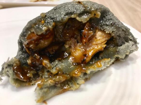 crispy charcoal pepper duck meat buns