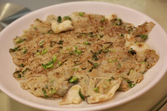 crispy teochew char kuay teow with sliced fish