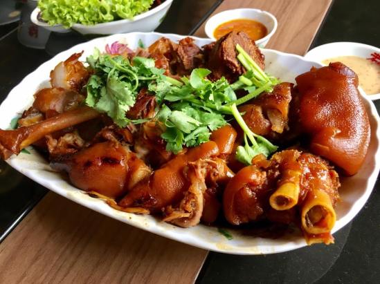 braised pig trotters 鲁猪脚