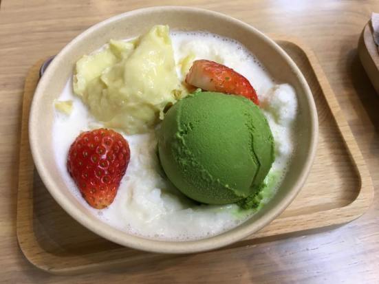 greentea & durian ice creams @ honeymoon dessert 满记甜品