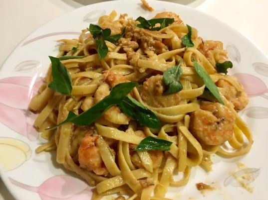 prawn fettuccine in white wine sauce