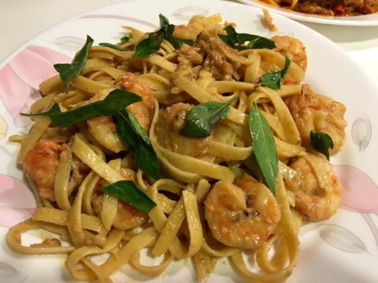prawn fettuccine in white wine sauce