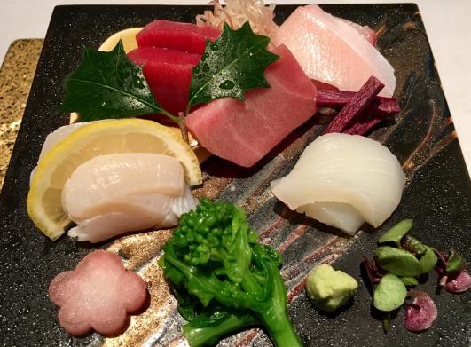 #4 sashimi moriawase = akami, chutoro, buri, ika, hotate