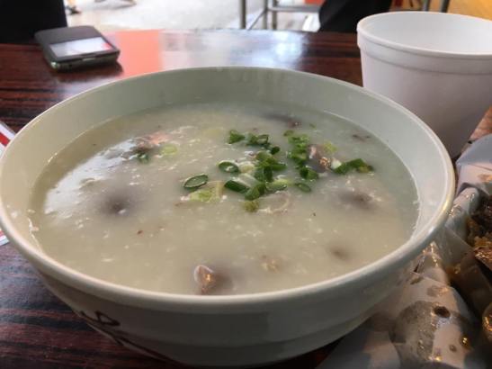 small intestines pig stomach congee 粉肠滑肚粥 @ cheung chau market stall