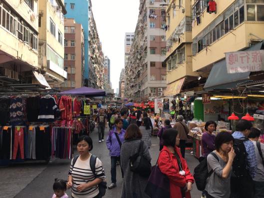 walking along fa yun street 花园街