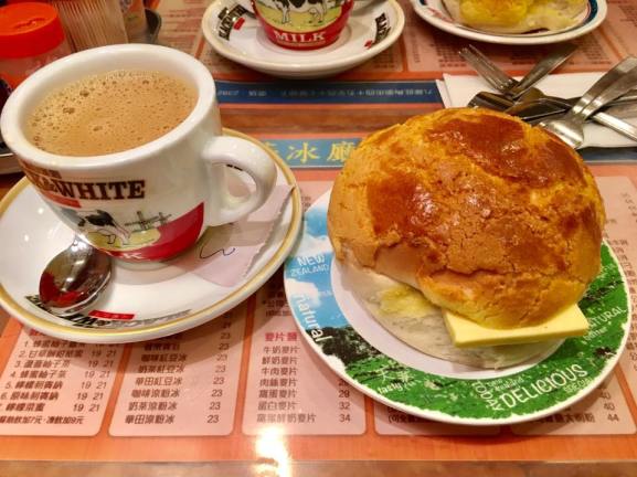 Great Polo Buns @ Kam Wah Cafe 金华冰厅