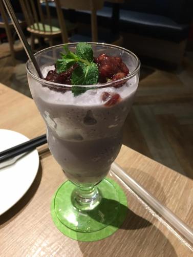 yam slush with red beans @ teawood 茶木 cafe at tung chun