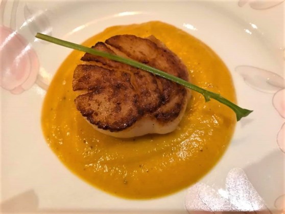 pan seared scallop on pumpkin puree