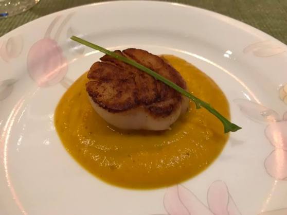 pan seared scallop on pumpkin puree3