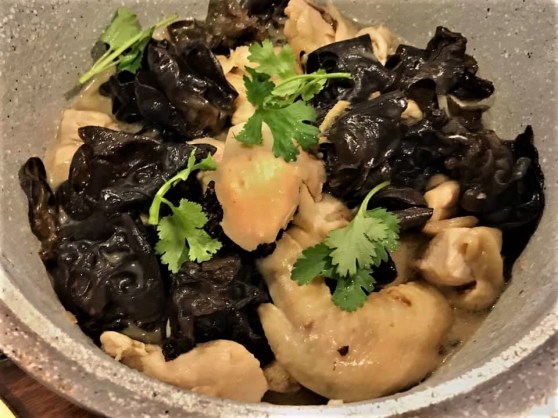 wine chicken with cloud fungus 黄焖鸡