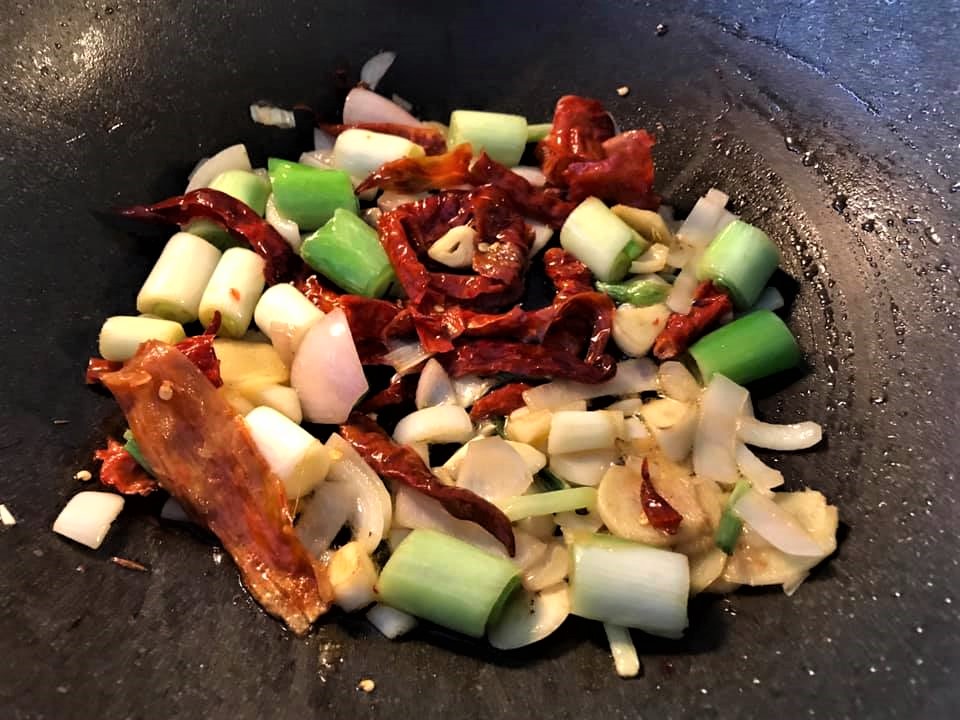 aromatics for claypot chicken 宫保鸡