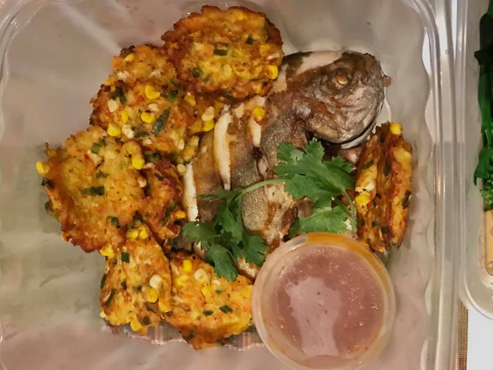 egg fritters and fried black pomfret2