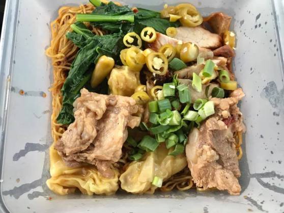S$3.50 jian kang wanton mee + S$1 pork soft bones