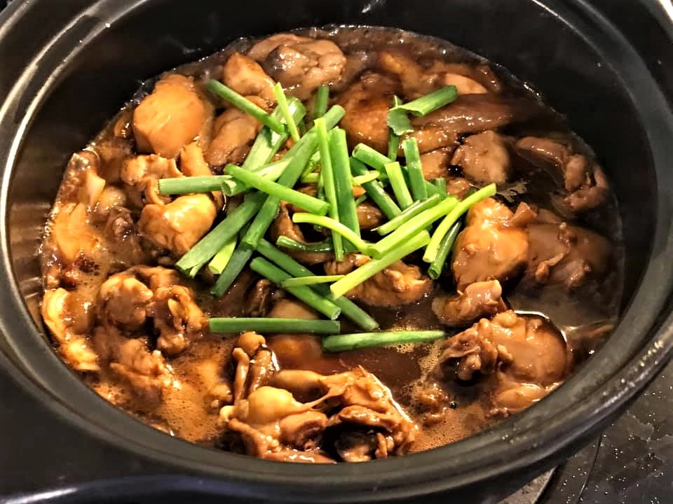 spicy dried chilli claypot chicken 宫保鸡
