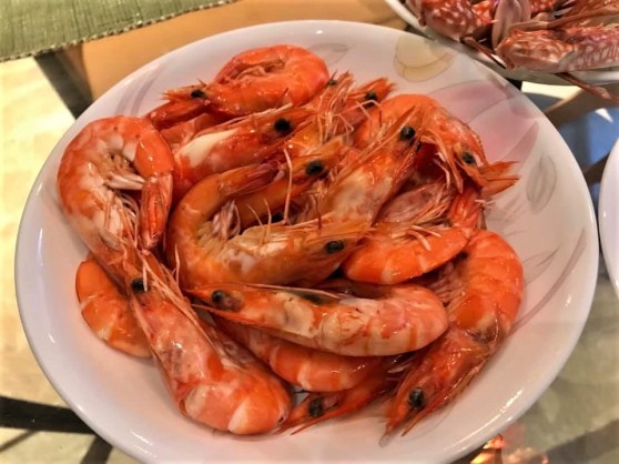 steamed fresh prawns